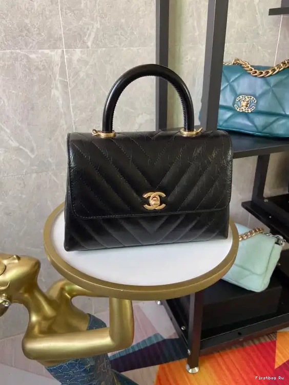 First Bag Ru CHANEL HANDLE BAG COCO 0606